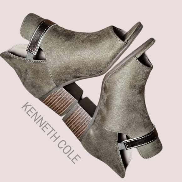 Kenneth Cole Layla Logo Peep Toe Ankle Bootie - Picture 5 of 9